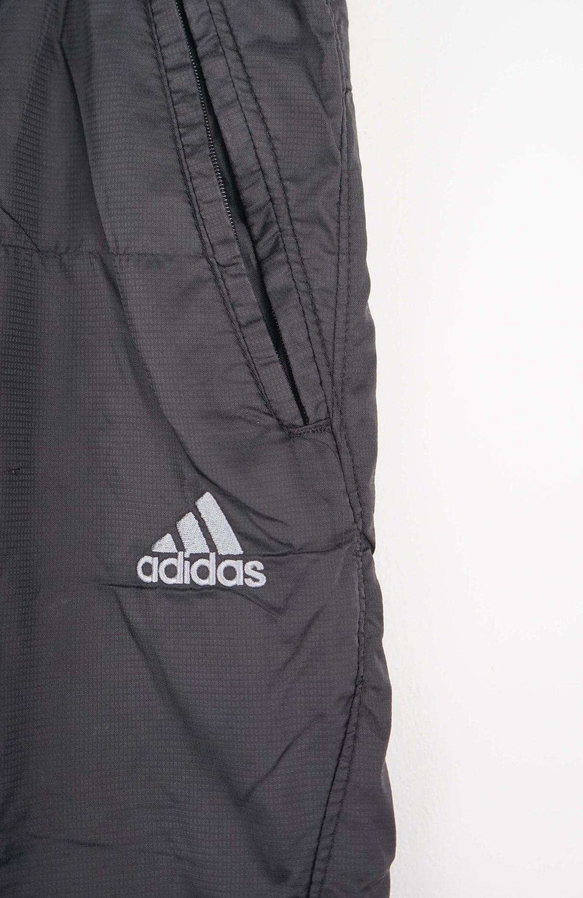 VINTAGE ADIDAS 3/4 TRACK PANT SHORTS (L)