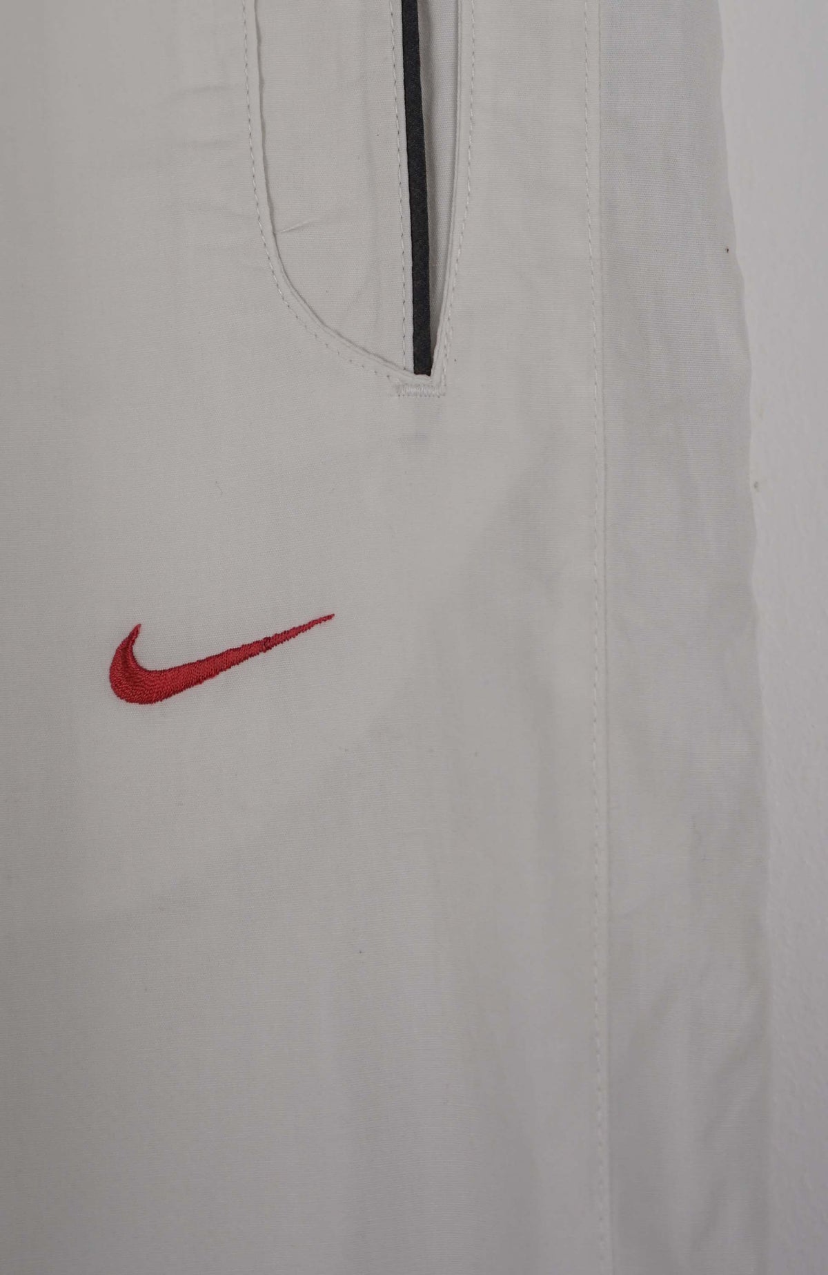 VINTAGE NIKE 3/4 TRACK PANT SHORTS (L)