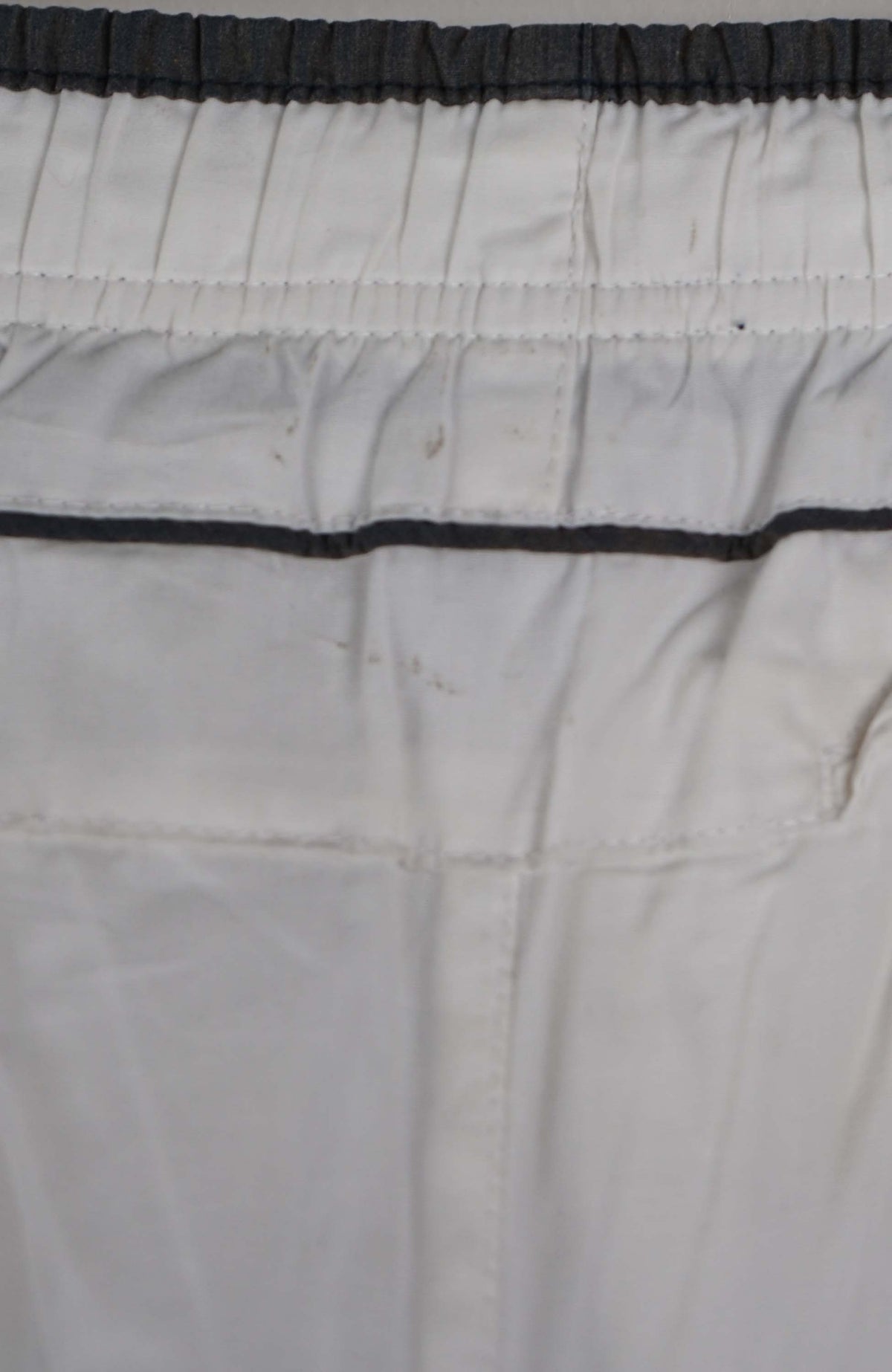 VINTAGE NIKE 3/4 TRACK PANT SHORTS (L)