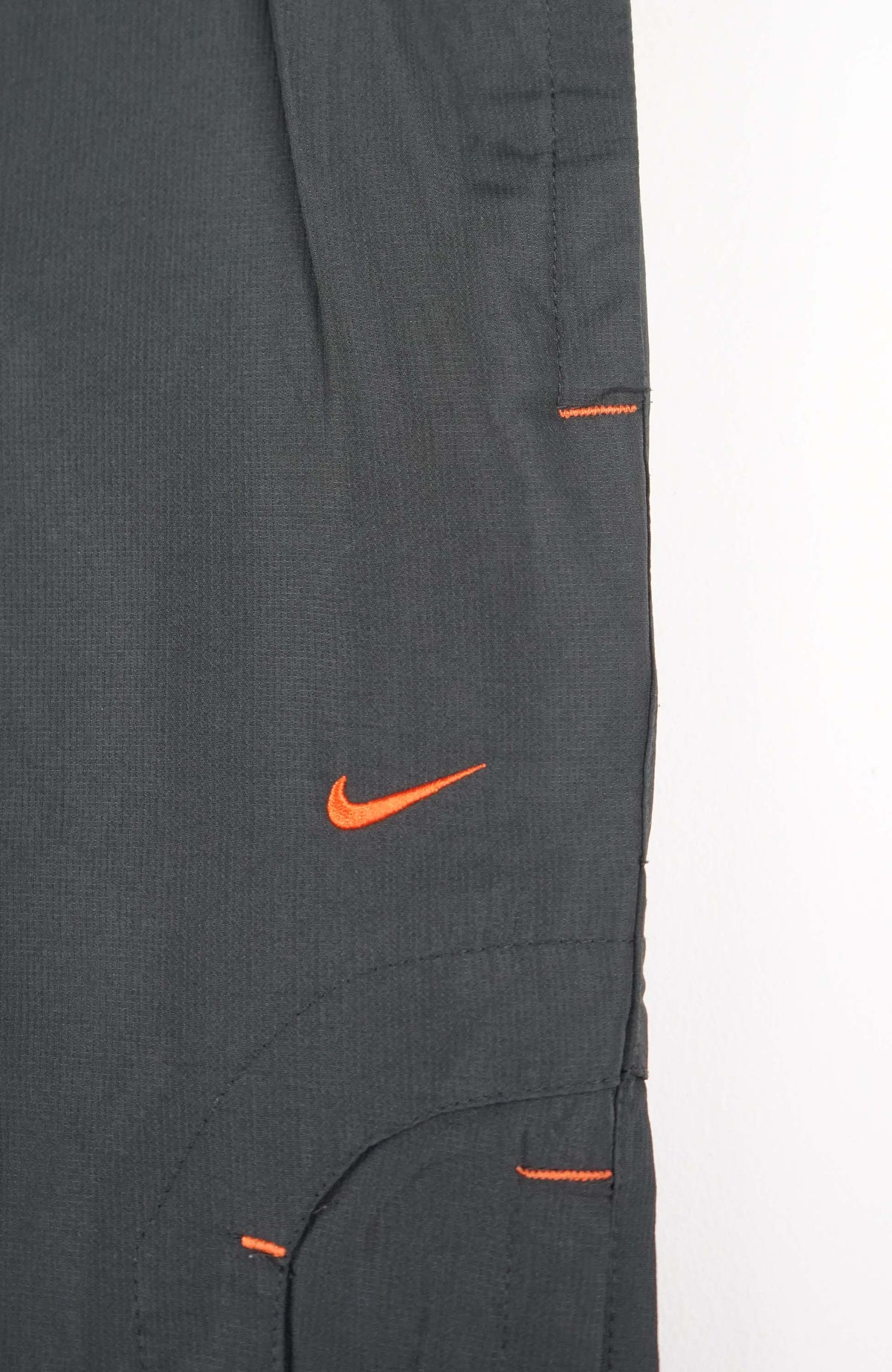 VINTAGE NIKE 3/4 TRACK PANT SHORTS (M)