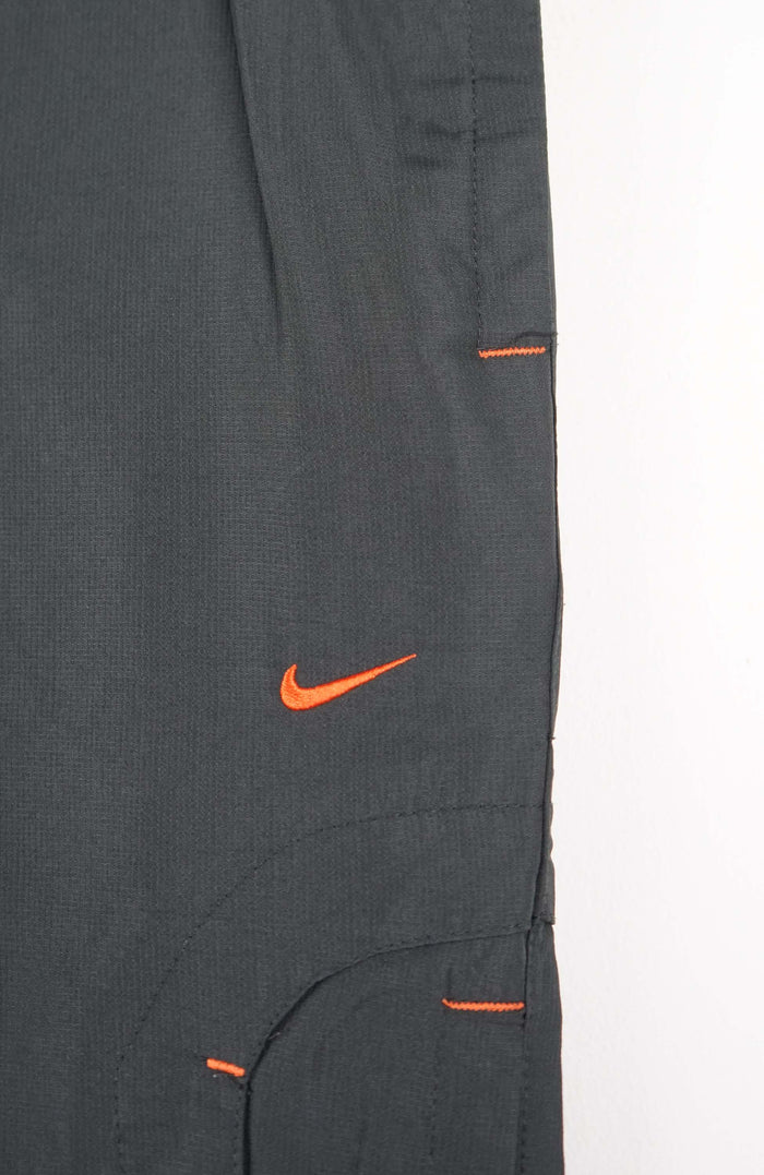 VINTAGE NIKE 3/4 TRACK PANT SHORTS (M)