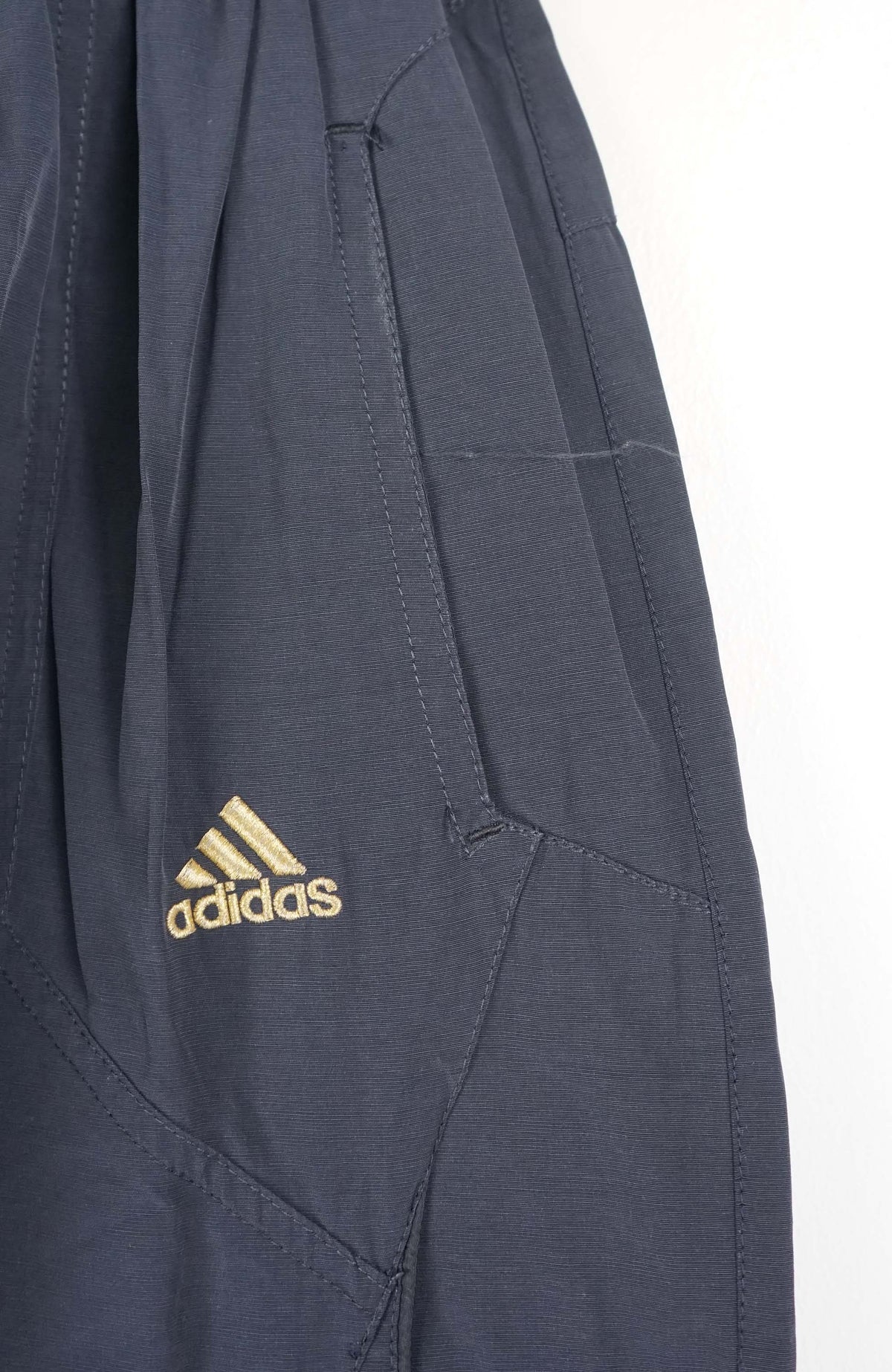VINTAGE ADIDAS 3/4 TRACK PANT SHORTS (XS)