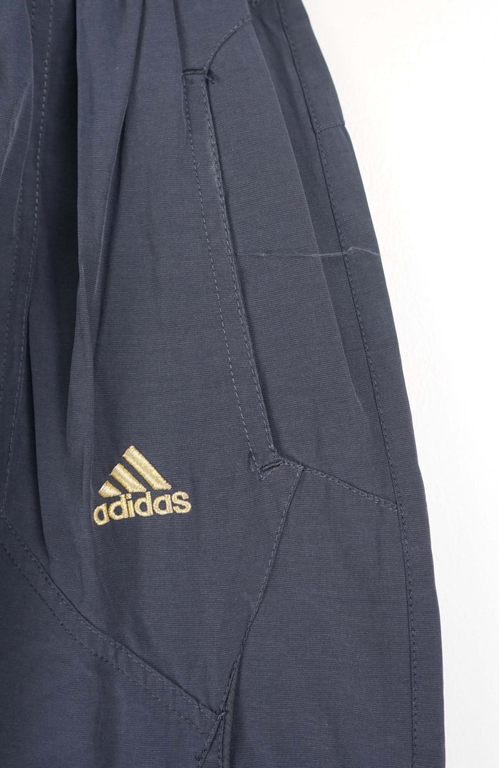 VINTAGE ADIDAS 3/4 TRACK PANT SHORTS (XS)