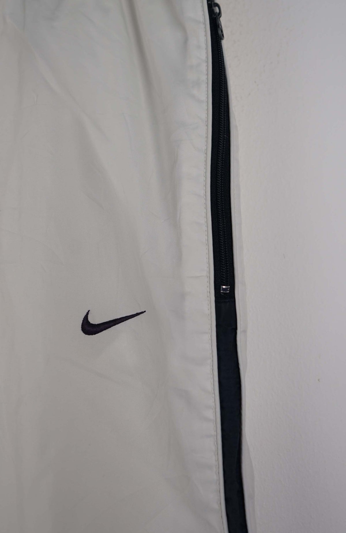 VINTAGE NIKE 3/4 TRACK PANT SHORTS (L)