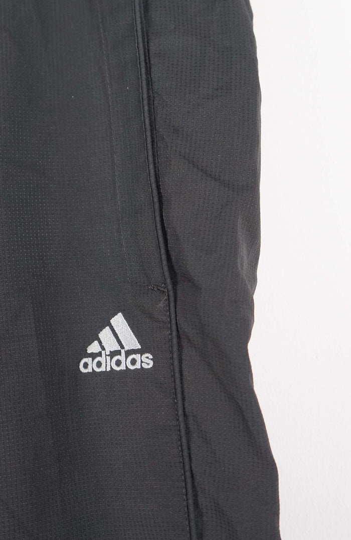 VINTAGE ADIDAS 3/4 TRACK PANT SHORTS (L)