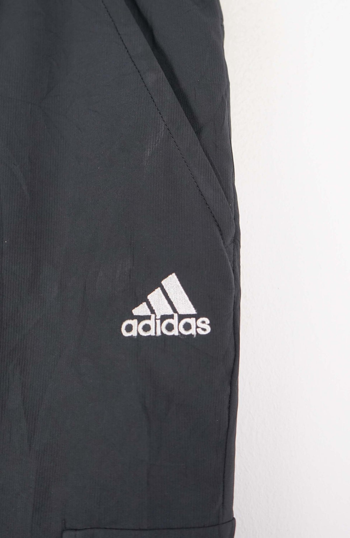 VINTAGE ADIDAS 3/4 TRACK PANT SHORTS (M)