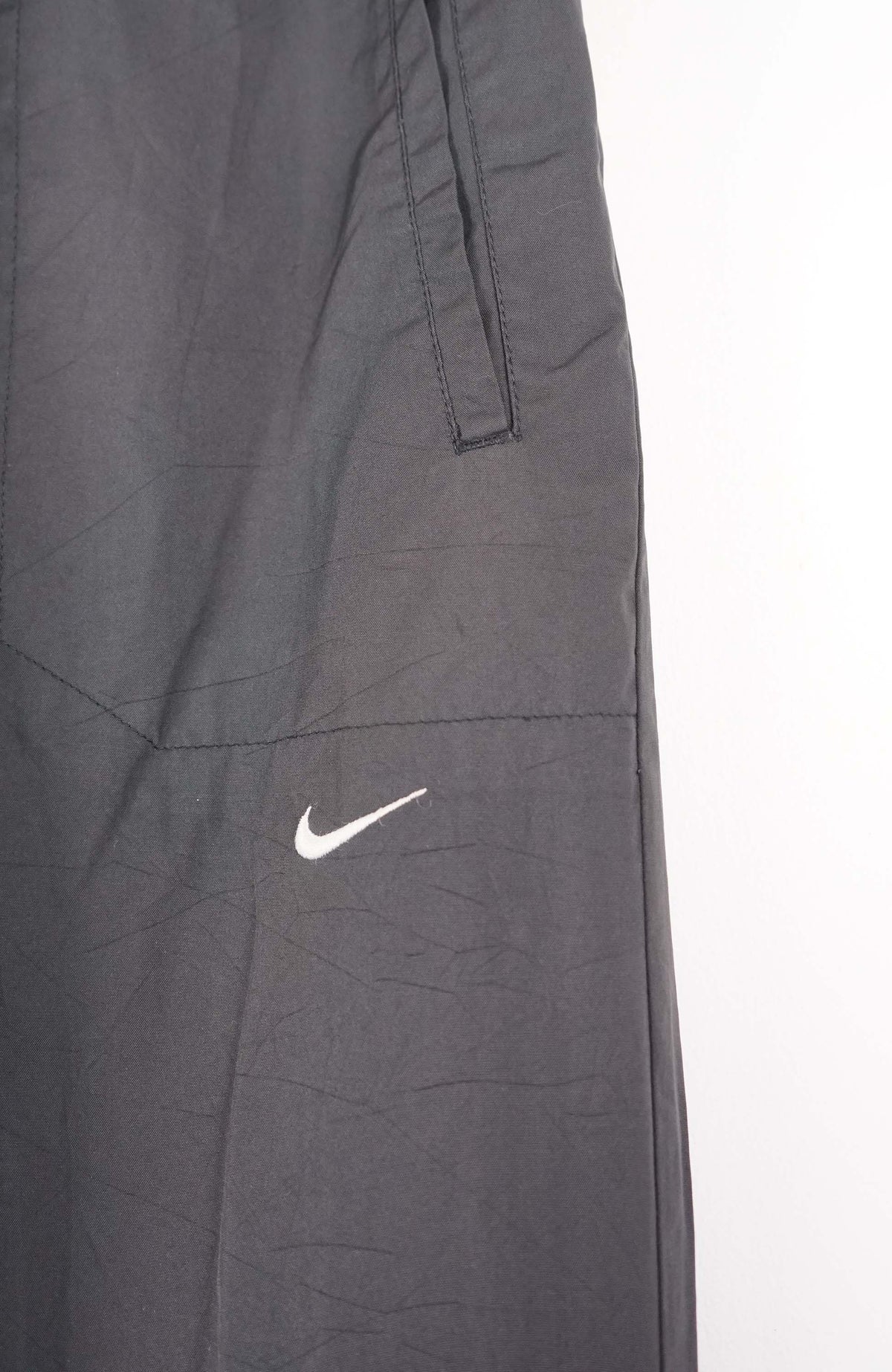 VINTAGE NIKE TRACK PANTS (M)