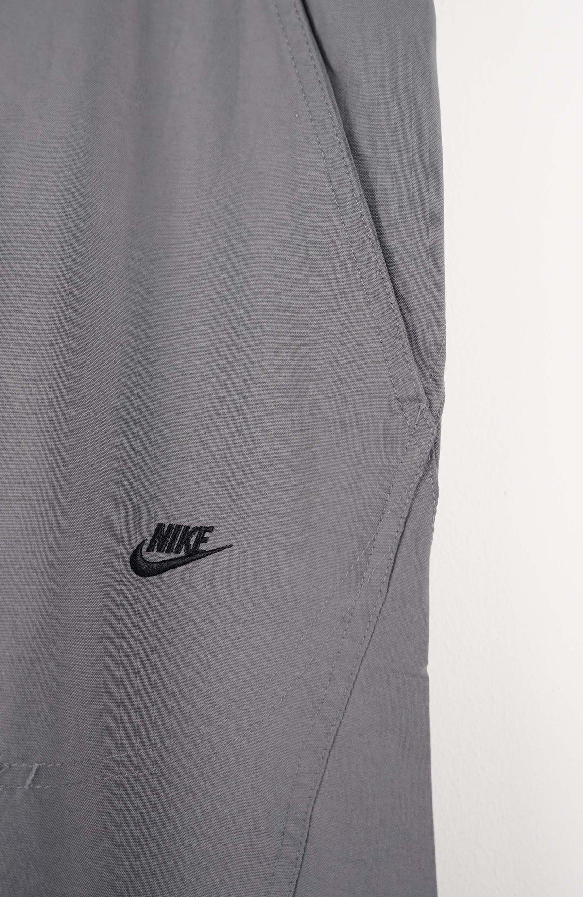 VINTAGE NIKE TRACK PANTS (XL)
