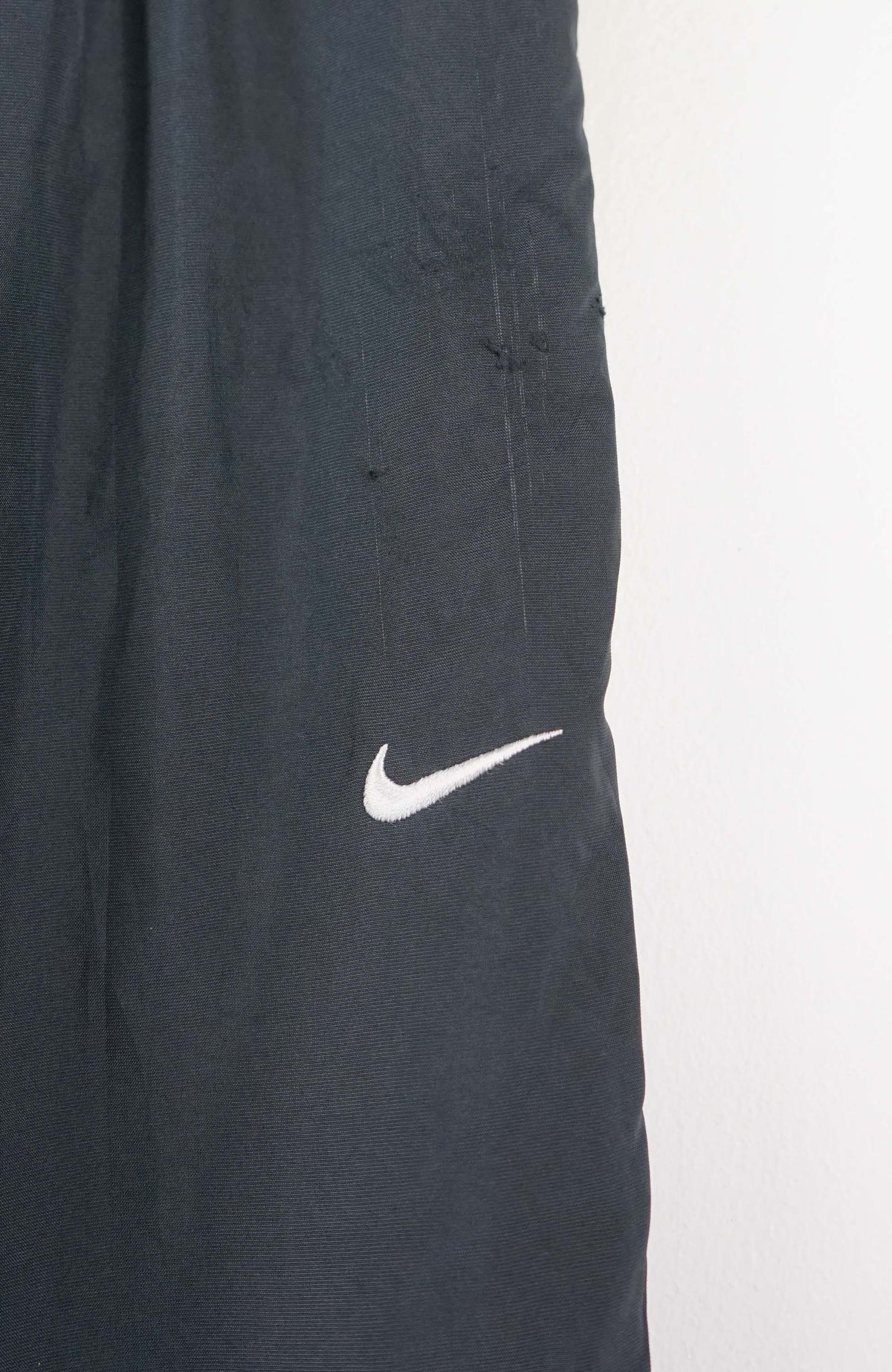 VINTAGE NIKE TRACK PANTS (S)