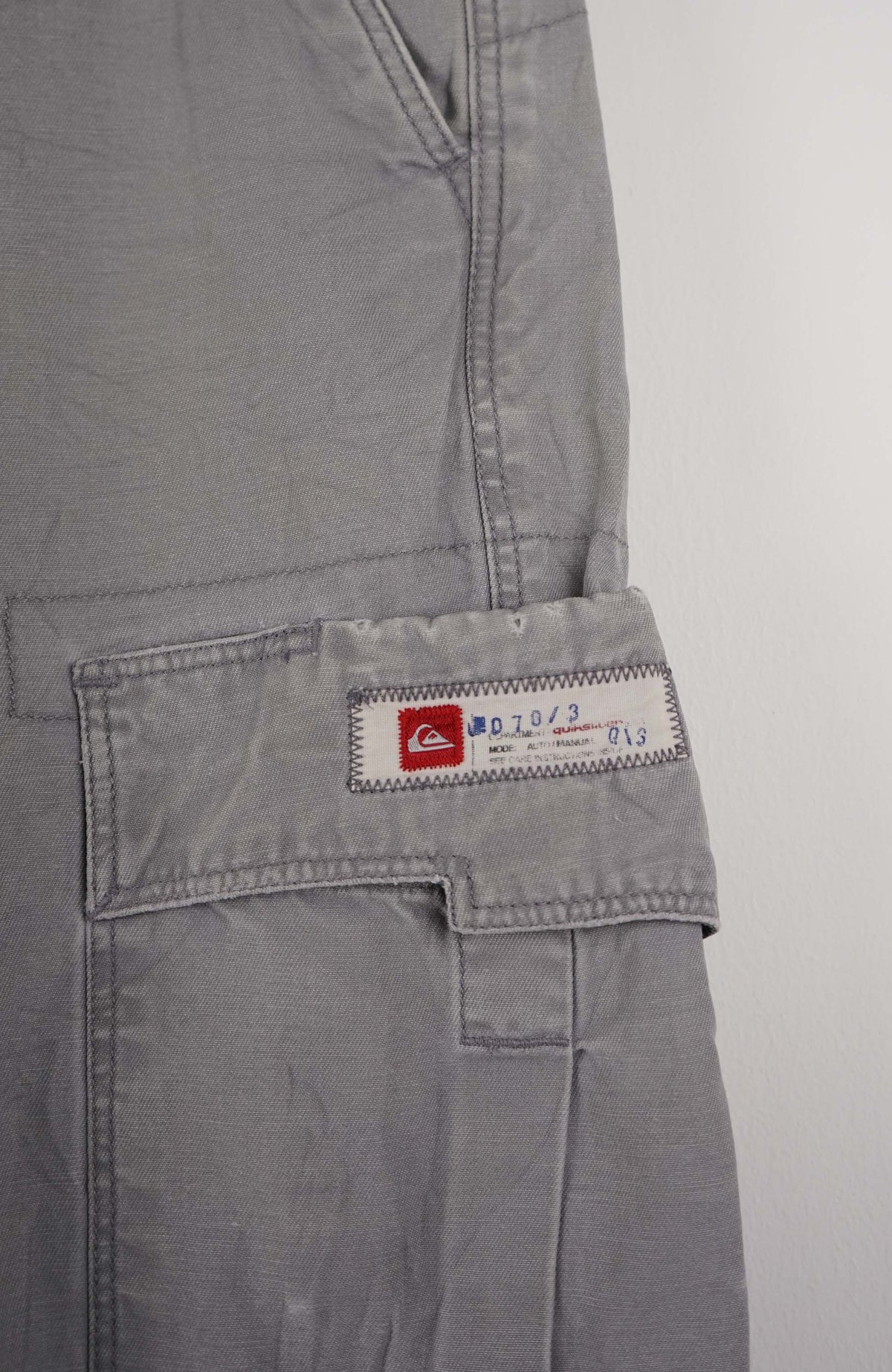 VINTAGE QUIKSILVER CARGO SHORTS W32
