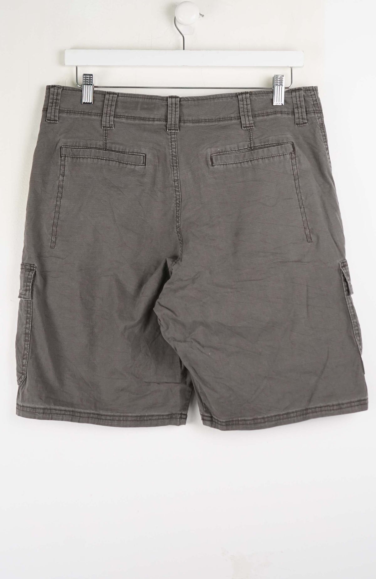 VINTAGE WRANGLER CARGO SHORTS W32