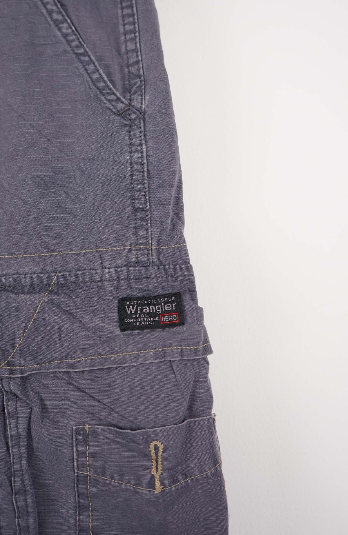 VINTAGE WRANGLER CARGO SHORTS W33