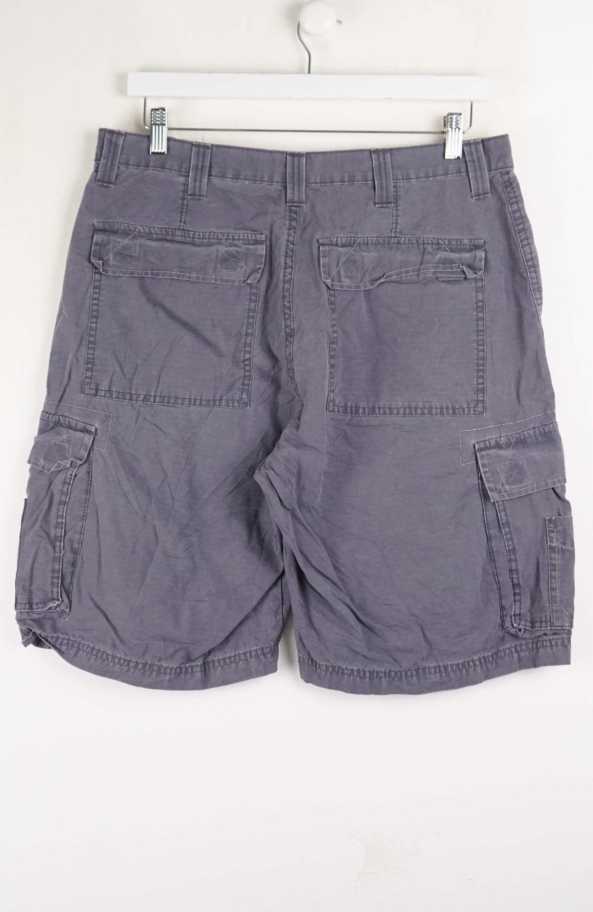 VINTAGE WRANGLER CARGO SHORTS W33