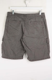 VINTAGE WRANGLER CARGO SHORTS W33