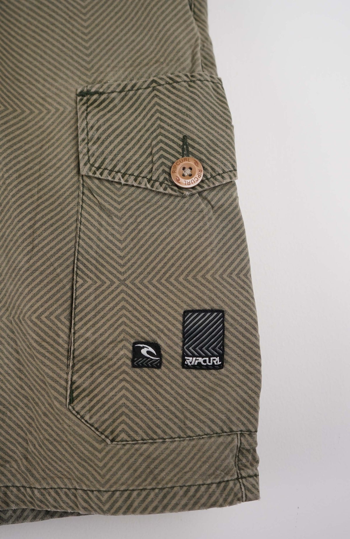 VINTAGE RIP CURL CARGO SHORTS W38
