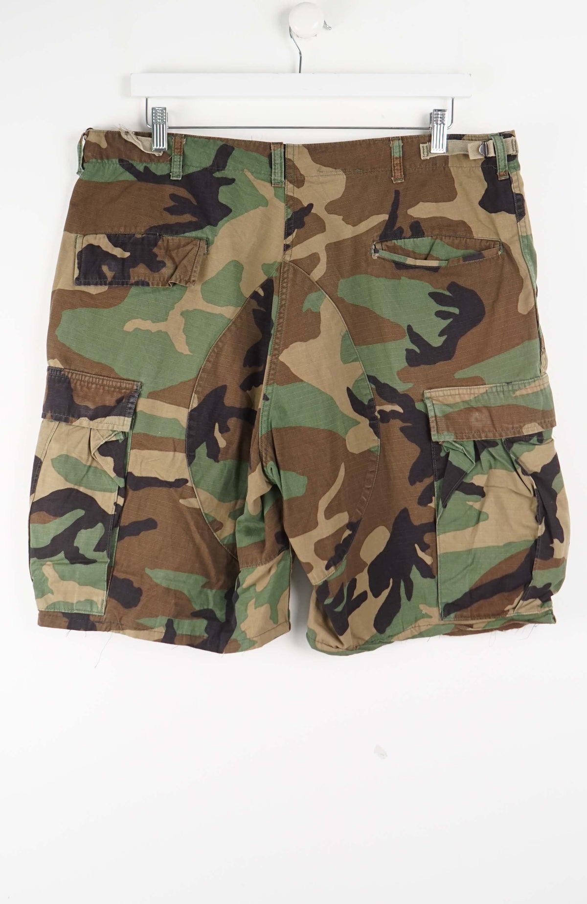 VINTAGE CAMO CARGO SHORTS W38
