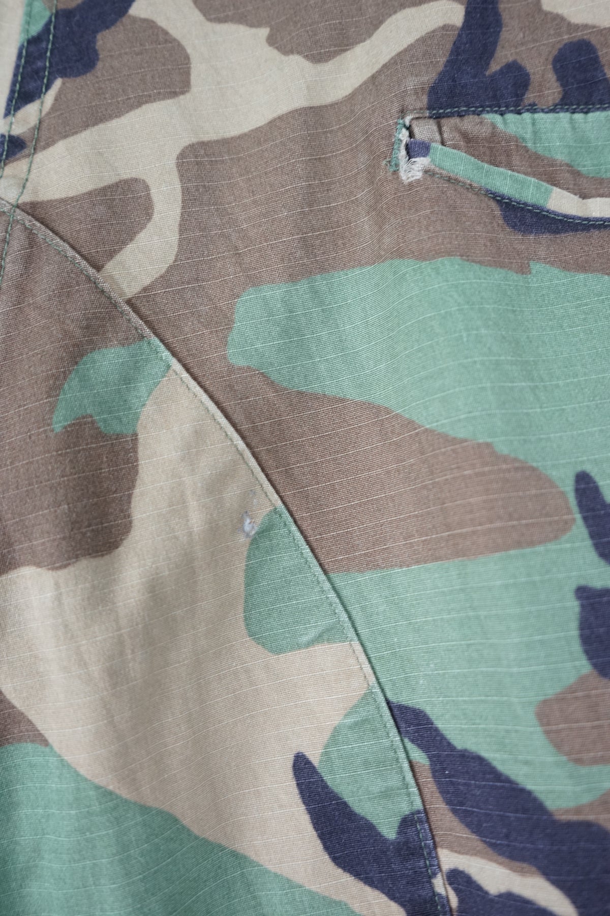 VINTAGE CAMO CARGO SHORTS W38