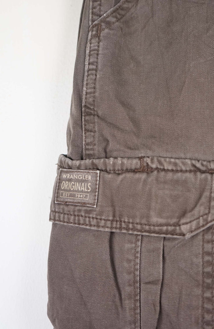 VINTAGE WRANGLER CARGO SHORTS W32