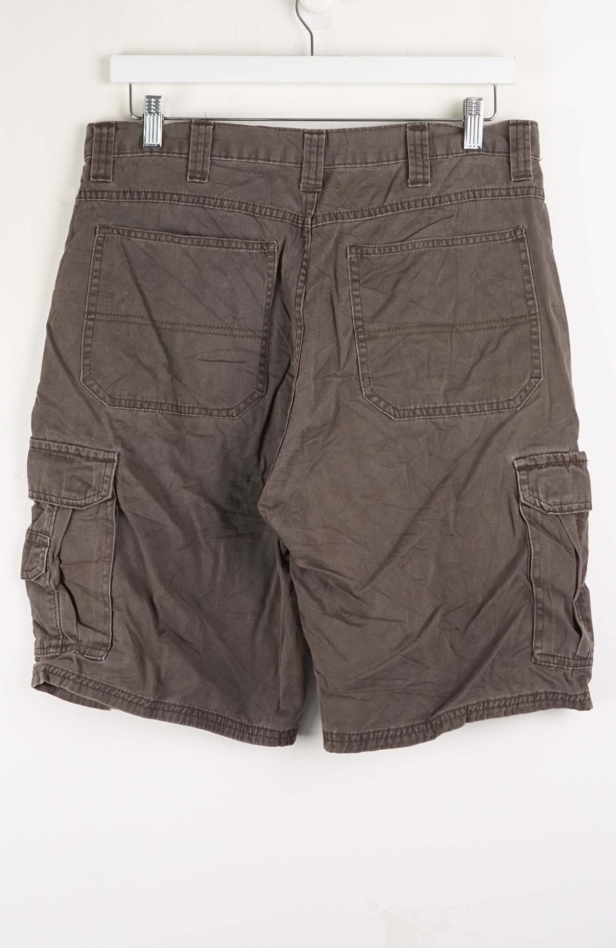 VINTAGE WRANGLER CARGO SHORTS W32