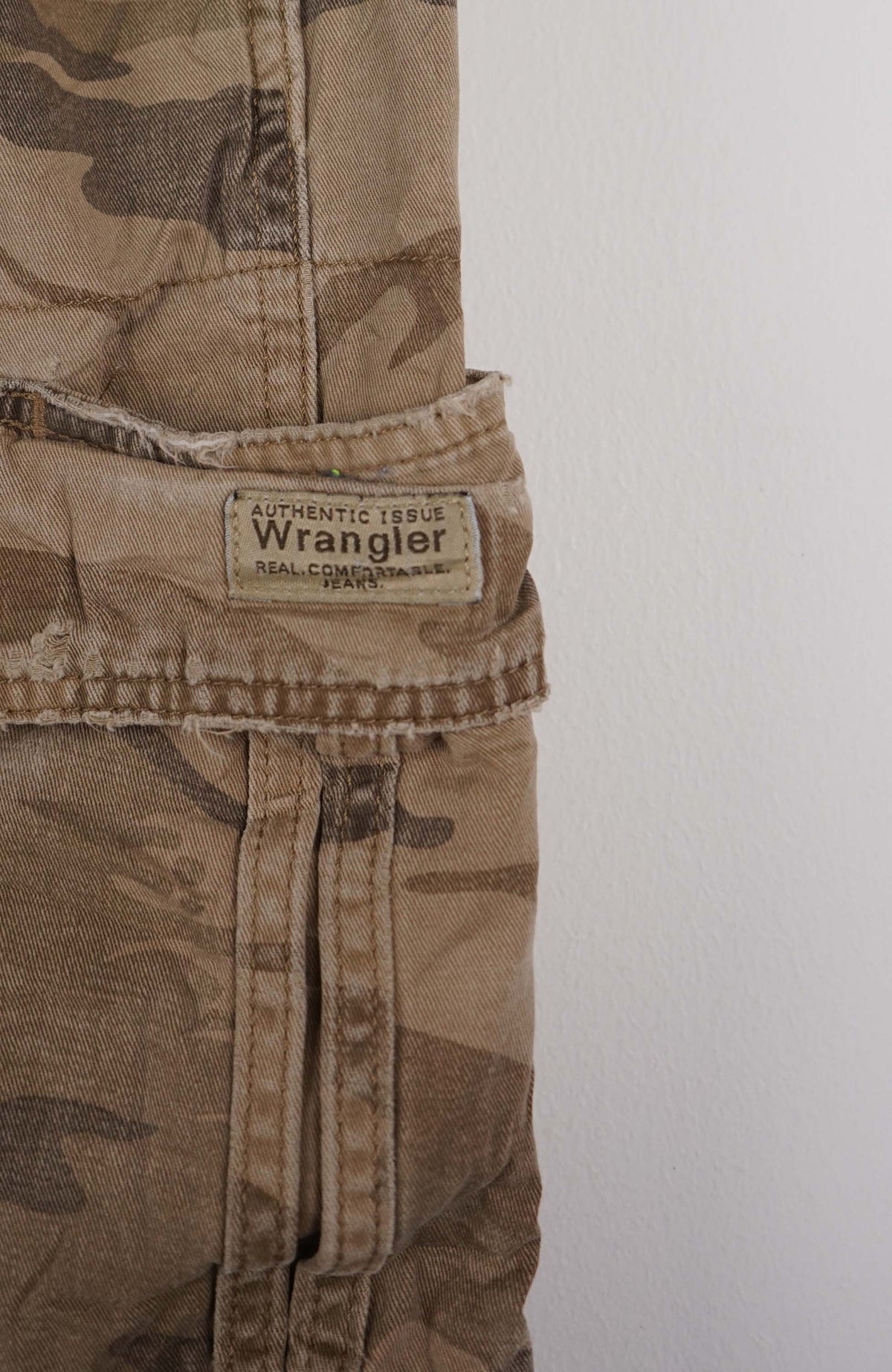 VINTAGE WRANGLER CARGO SHORTS W30