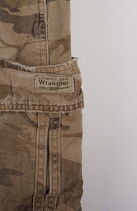 VINTAGE WRANGLER CARGO SHORTS W30