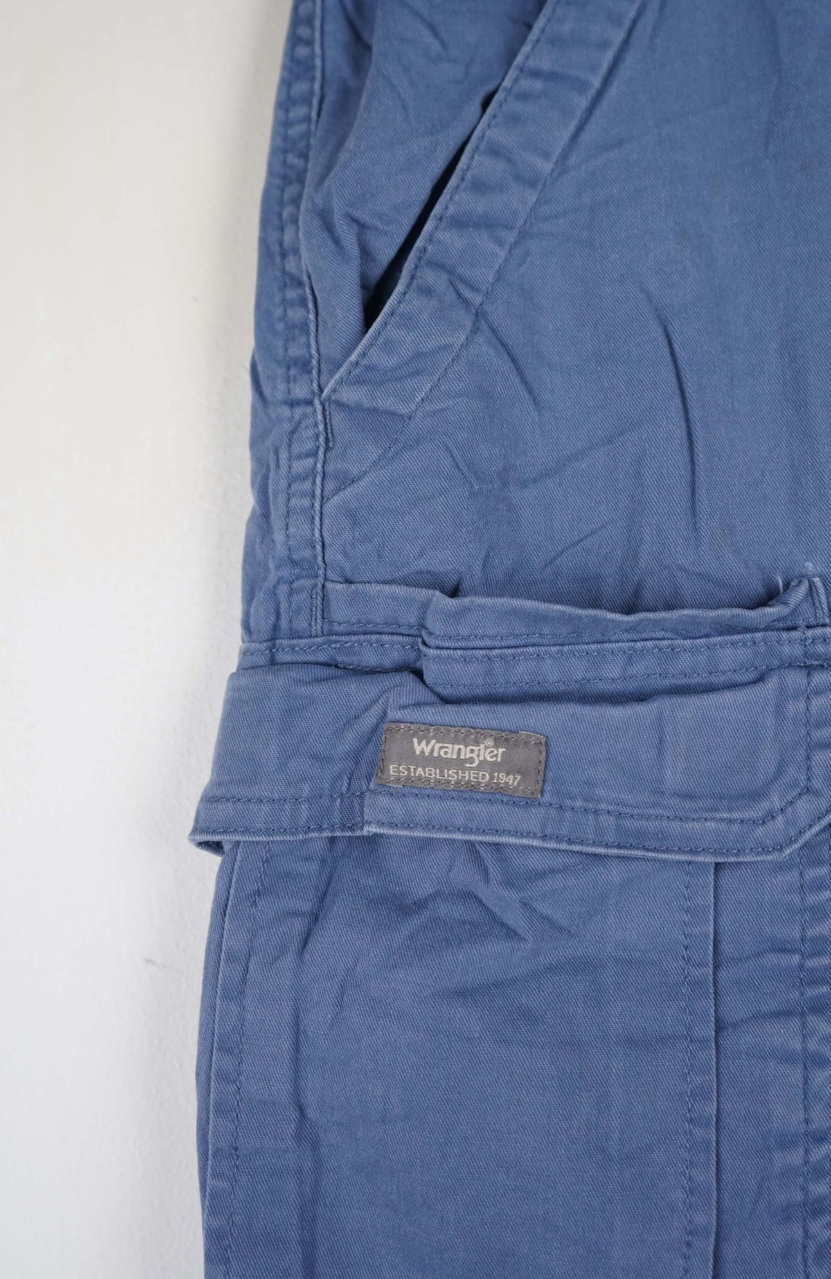 VINTAGE WRANGLER CARGO SHORTS W31