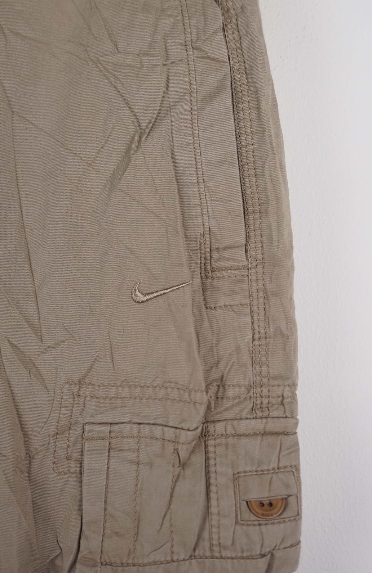 VINTAGE NIKE CARGO SHORTS W32