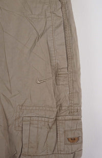 VINTAGE NIKE CARGO SHORTS W32