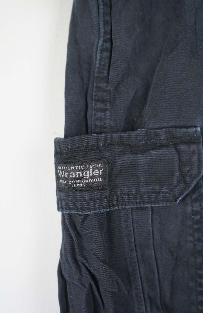 VINTAGE WRANGLER CARGO SHORTS W34