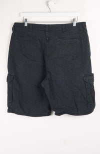 VINTAGE WRANGLER CARGO SHORTS W34