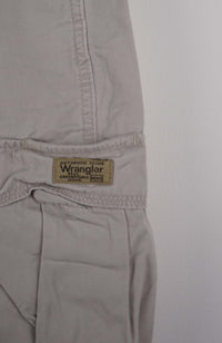VINTAGE WRANGLER CARGO SHORTS W34
