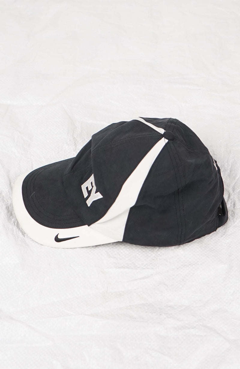 VINTAGE NIKE GOLF HAT