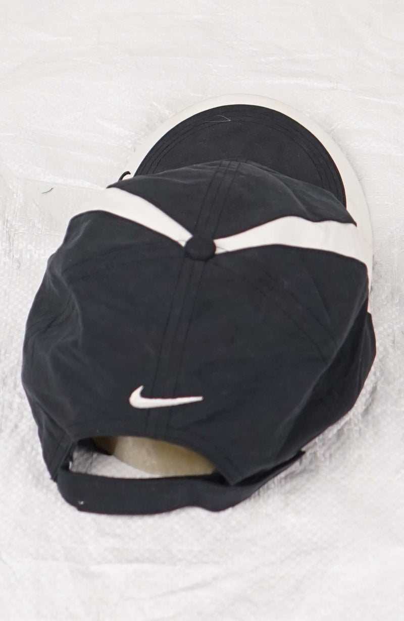 VINTAGE NIKE GOLF HAT