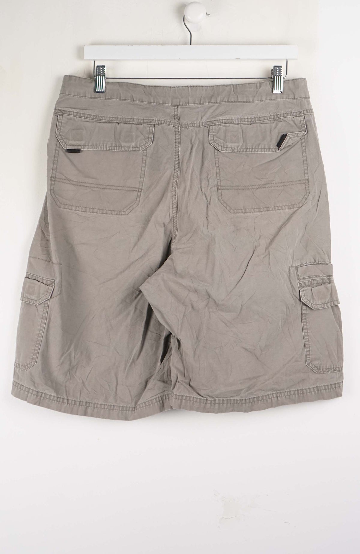 VINTAGE WRANGLER CARGO SHORTS W34