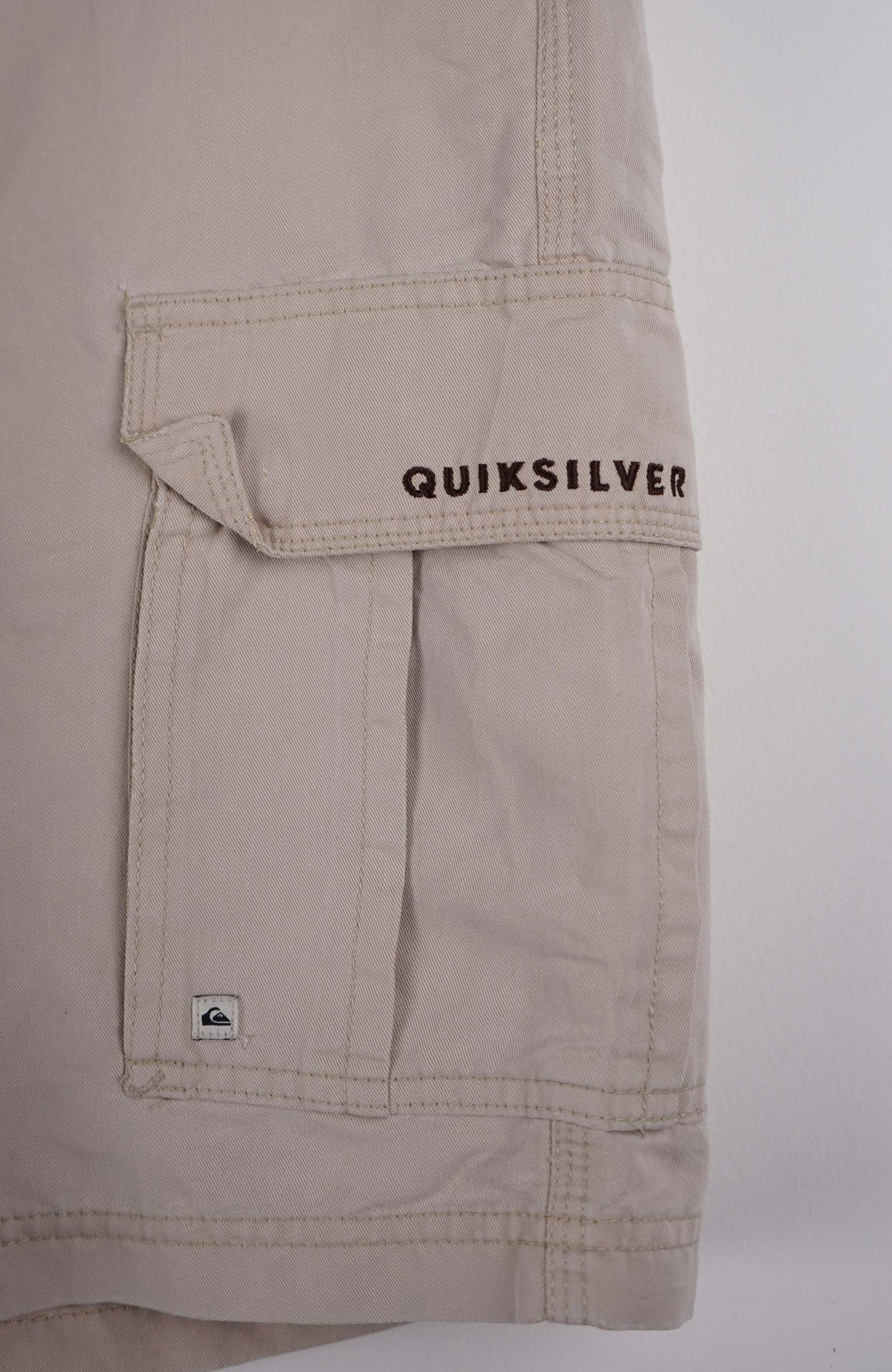 VINTAGE QUIKSILVER CARGO SHORTS W36