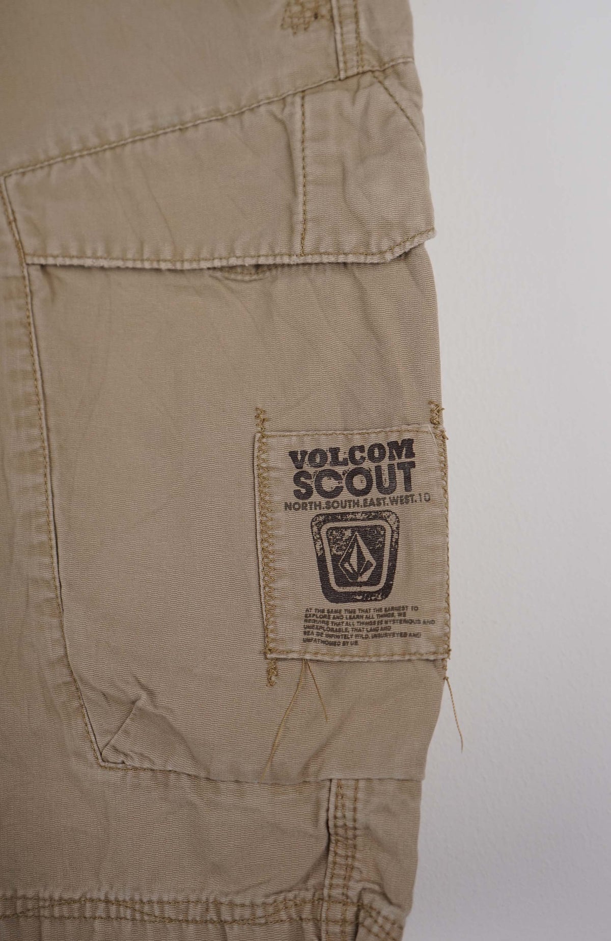 VINTAGE VOLCOM SCOUT CARGO SHORTS W32