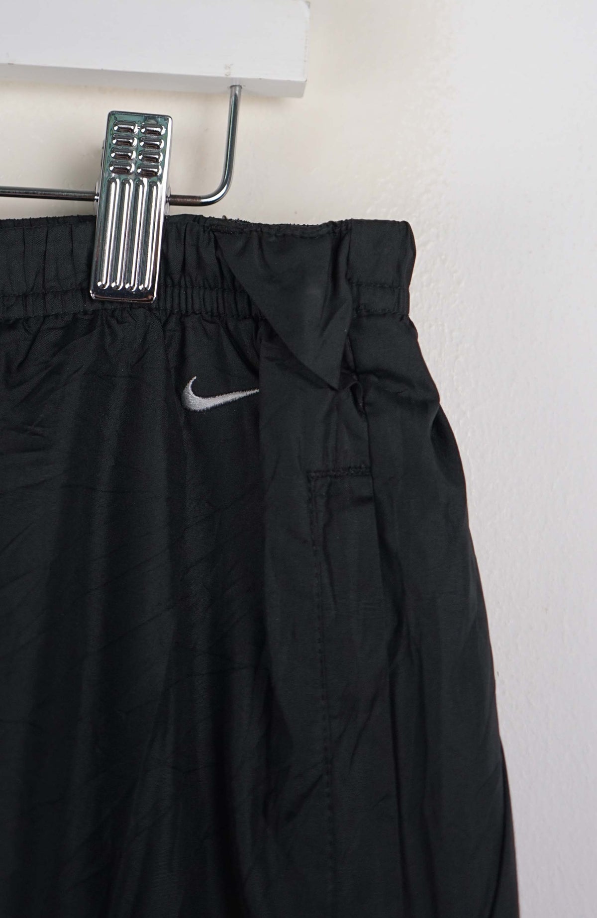 VINTAGE NIKE TRACK PANTS (L)