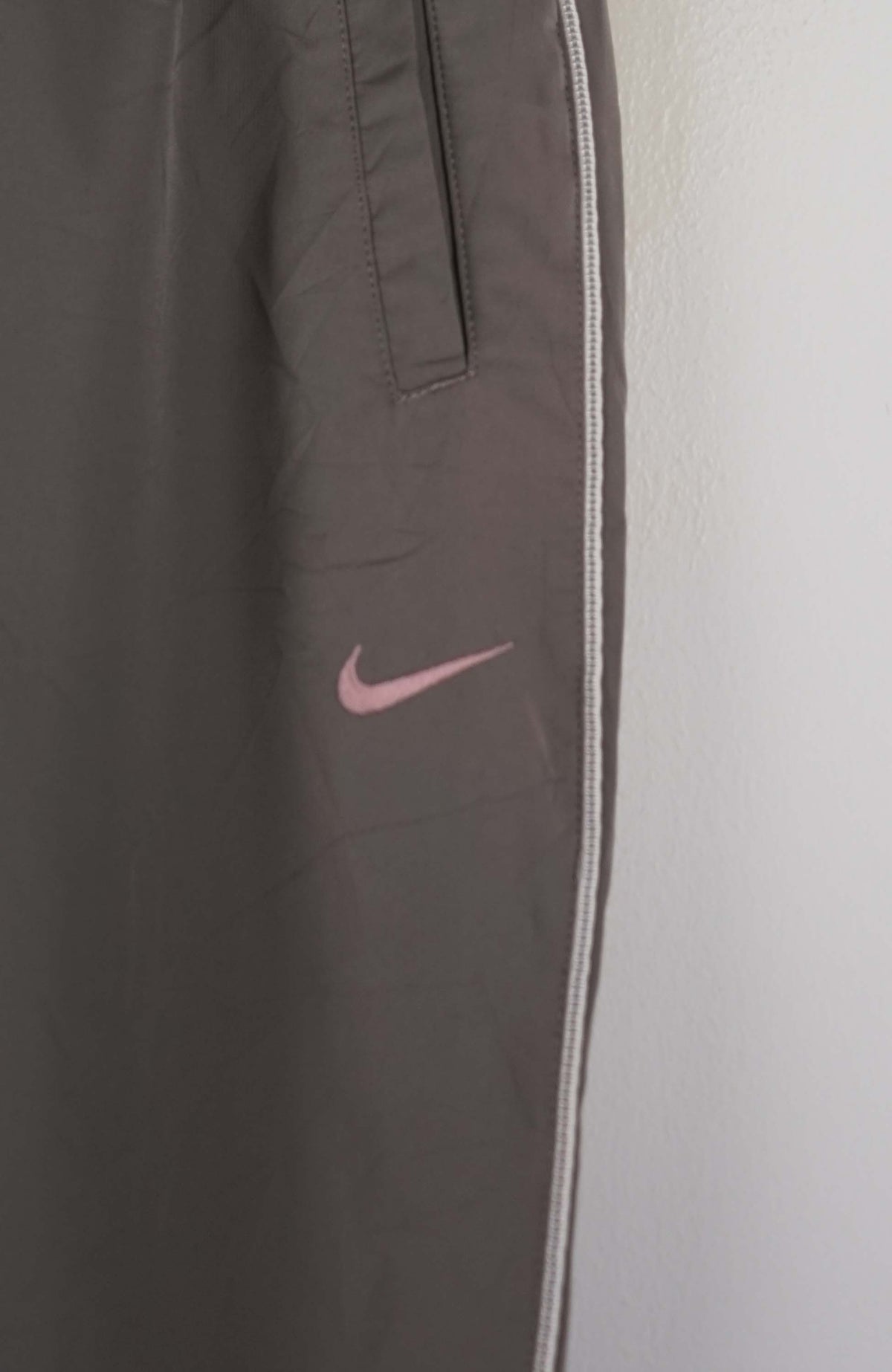 VINTAGE NIKE TRACK PANTS (XS)