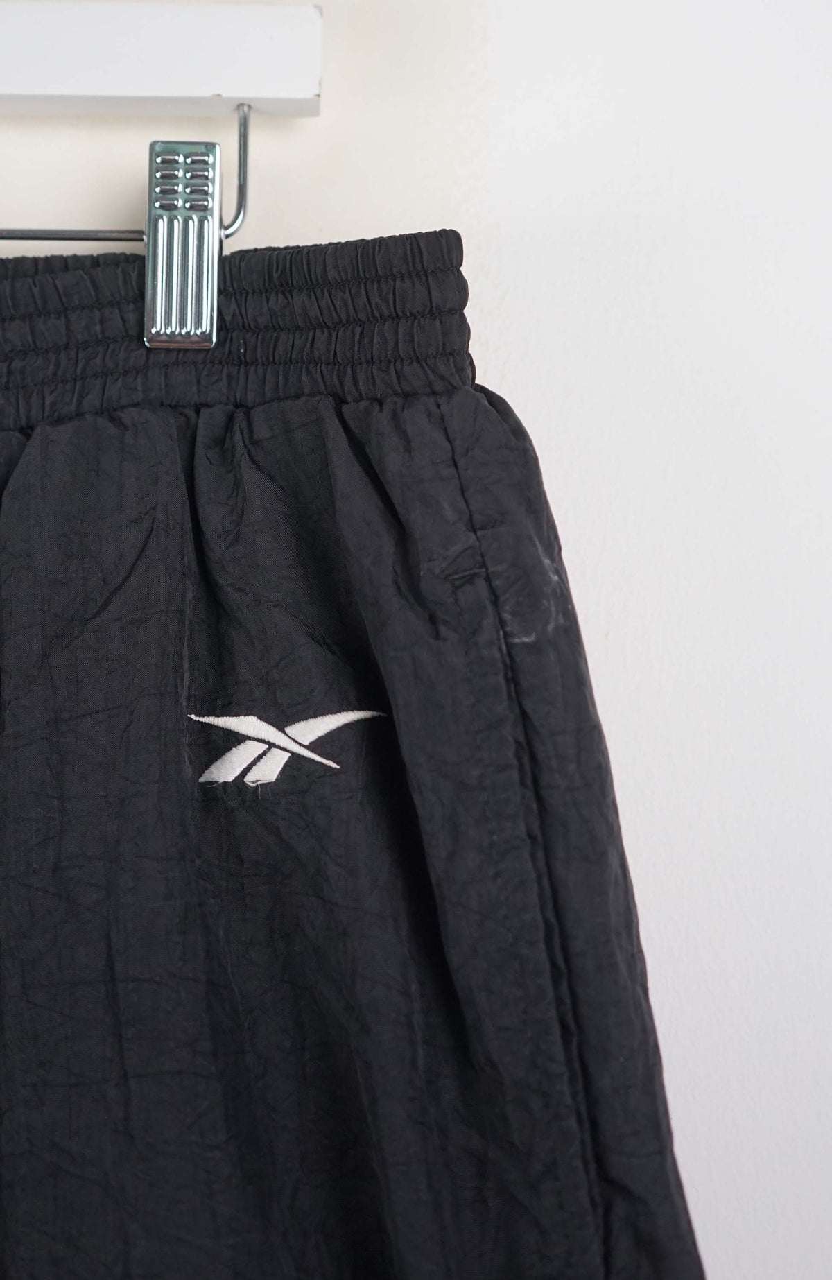 VINTAGE REEBOK TRACK PANT SHORTS (XL)