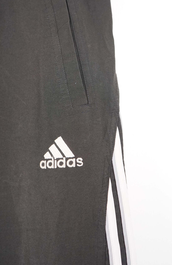 VINTAGE ADIDAS TRACK PANT SHORTS (L)