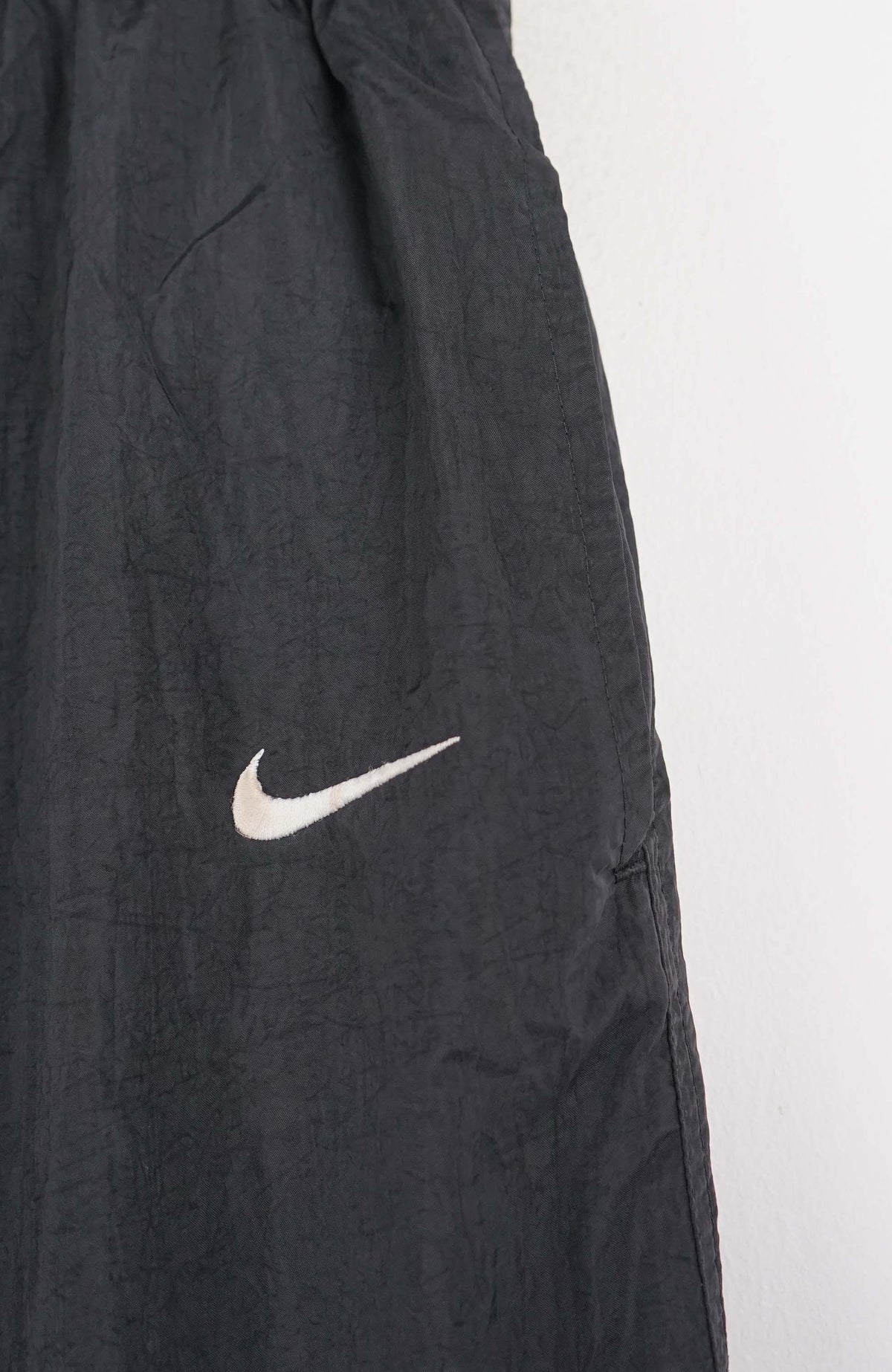 VINTAGE NIKE TRACK PANT SHORTS (M)
