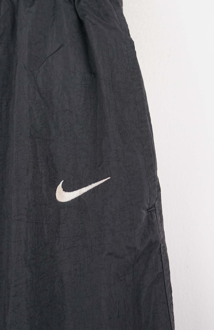 VINTAGE NIKE TRACK PANT SHORTS (M)