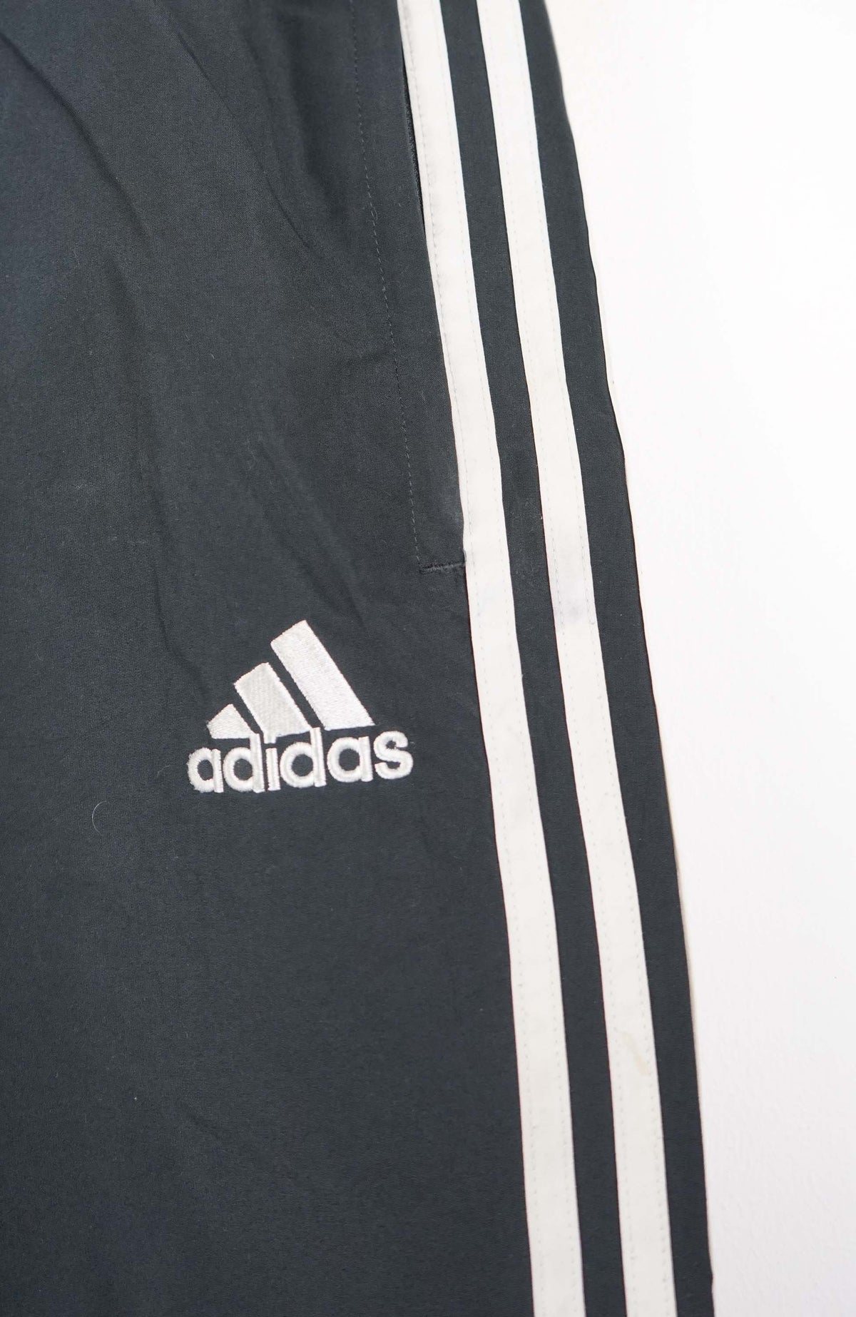VINTAGE ADIDAS TRACK PANT SHORTS (M)