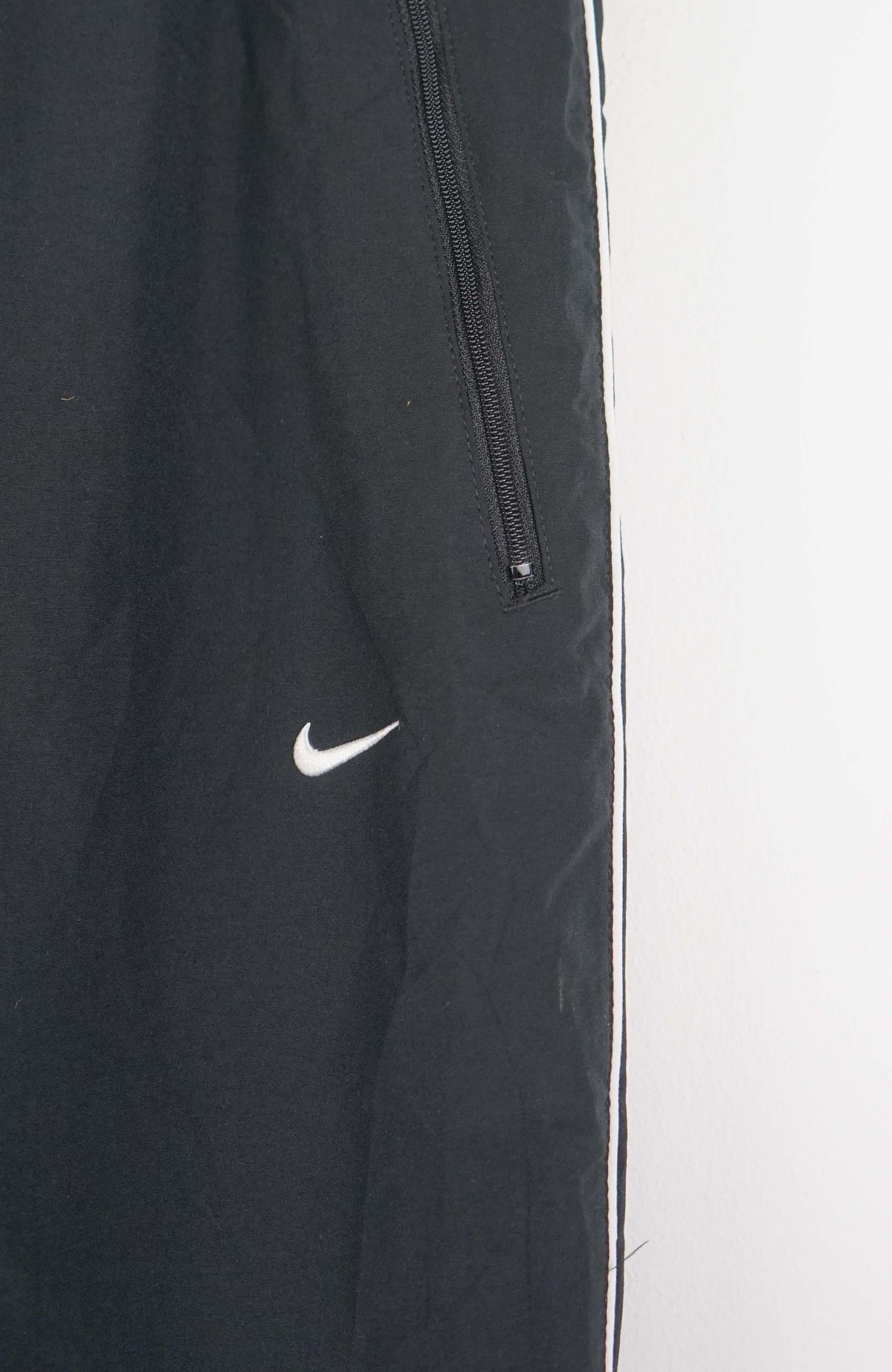 VINTAGE NIKE TRACK PANTS (M)