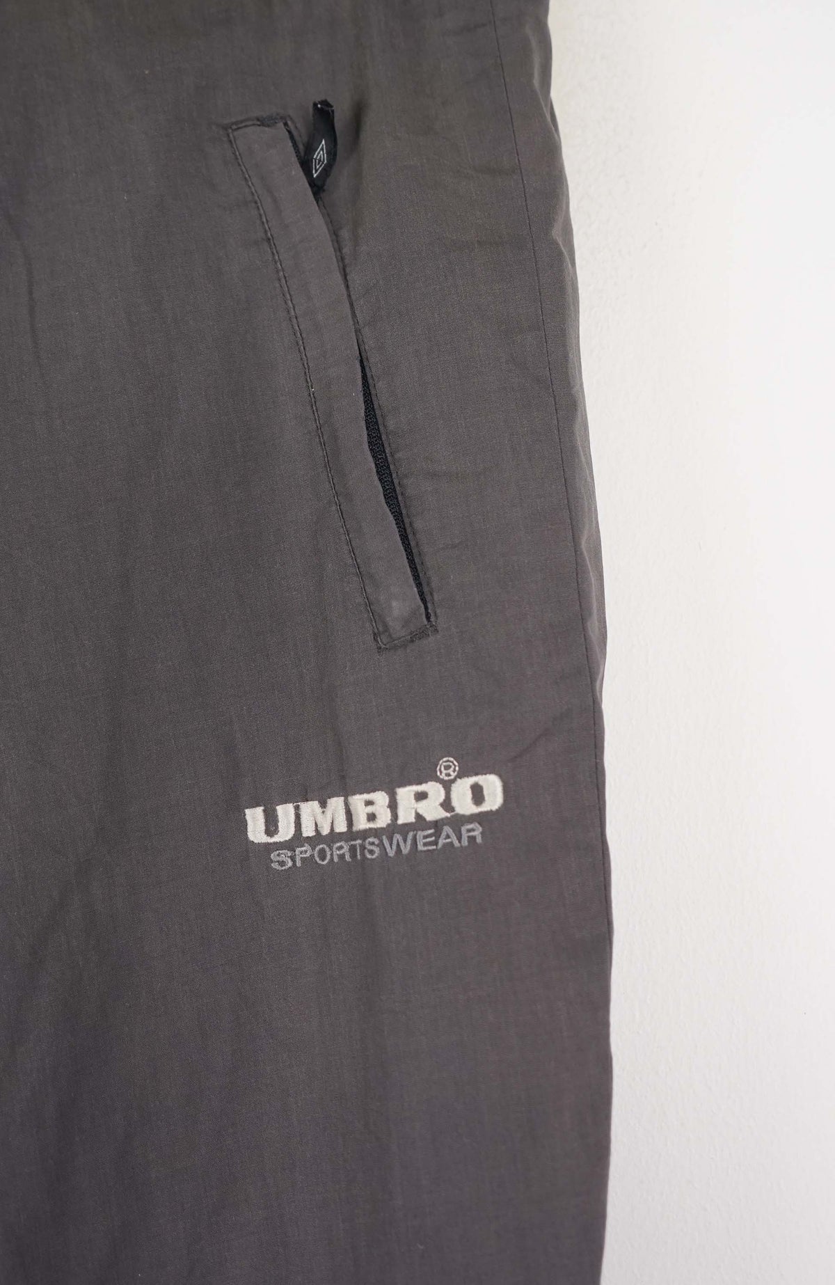 VINTAGE UMBRO TRACK PANTS (M)
