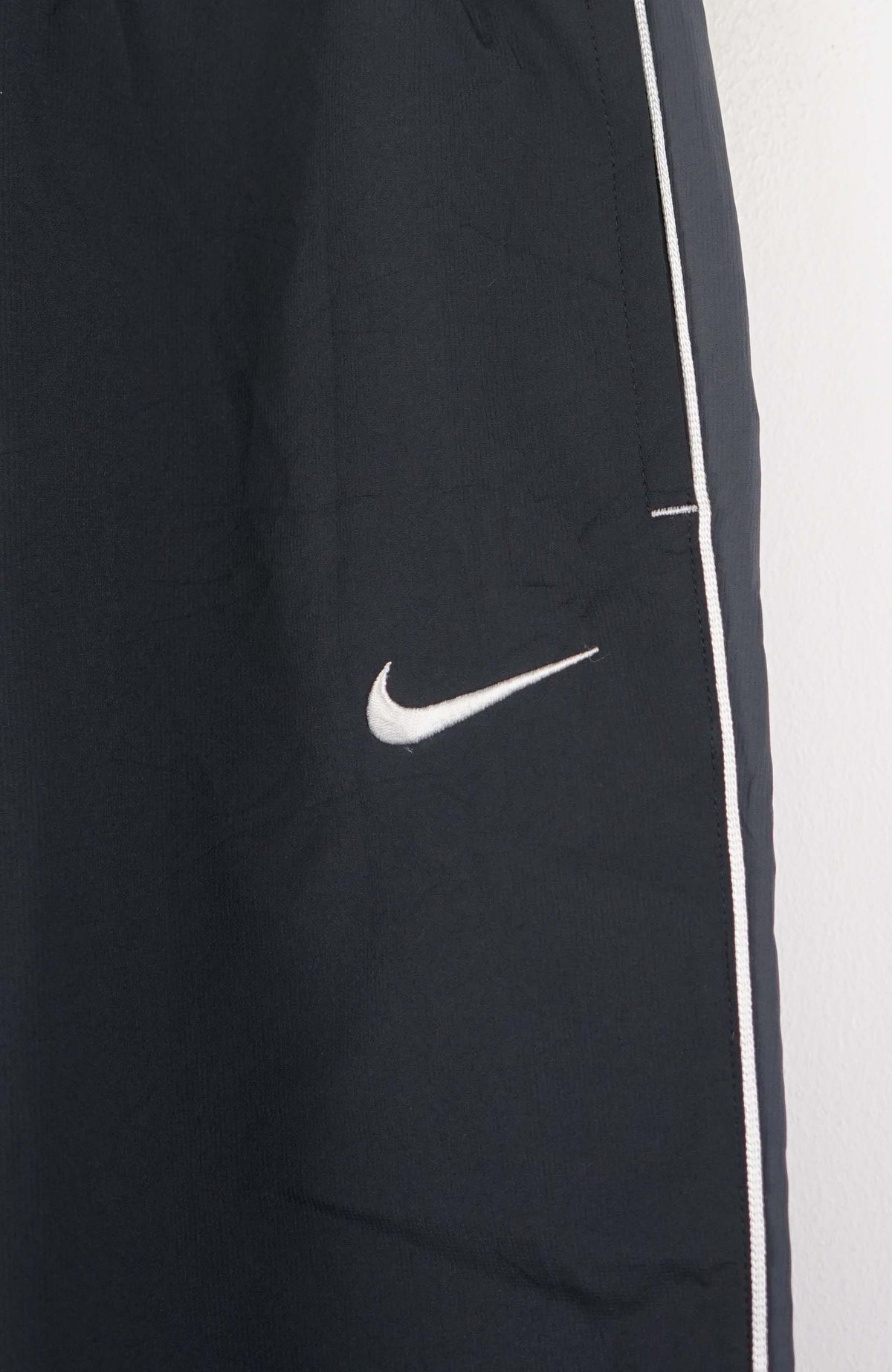 VINTAGE NIKE TRACK PANTS (M)