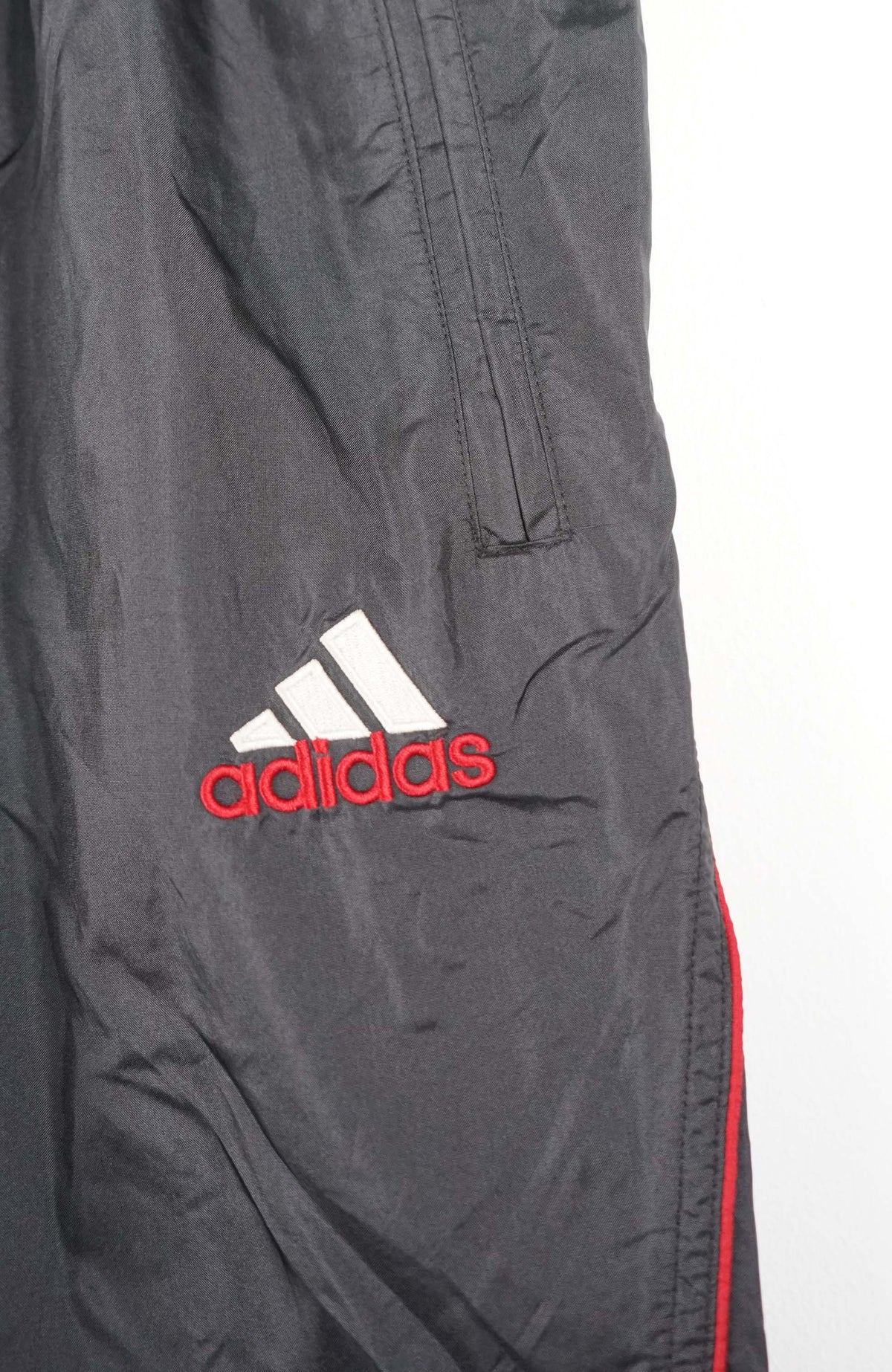 VINTAGE ADIDAS TRACK PANT SHORTS (M)