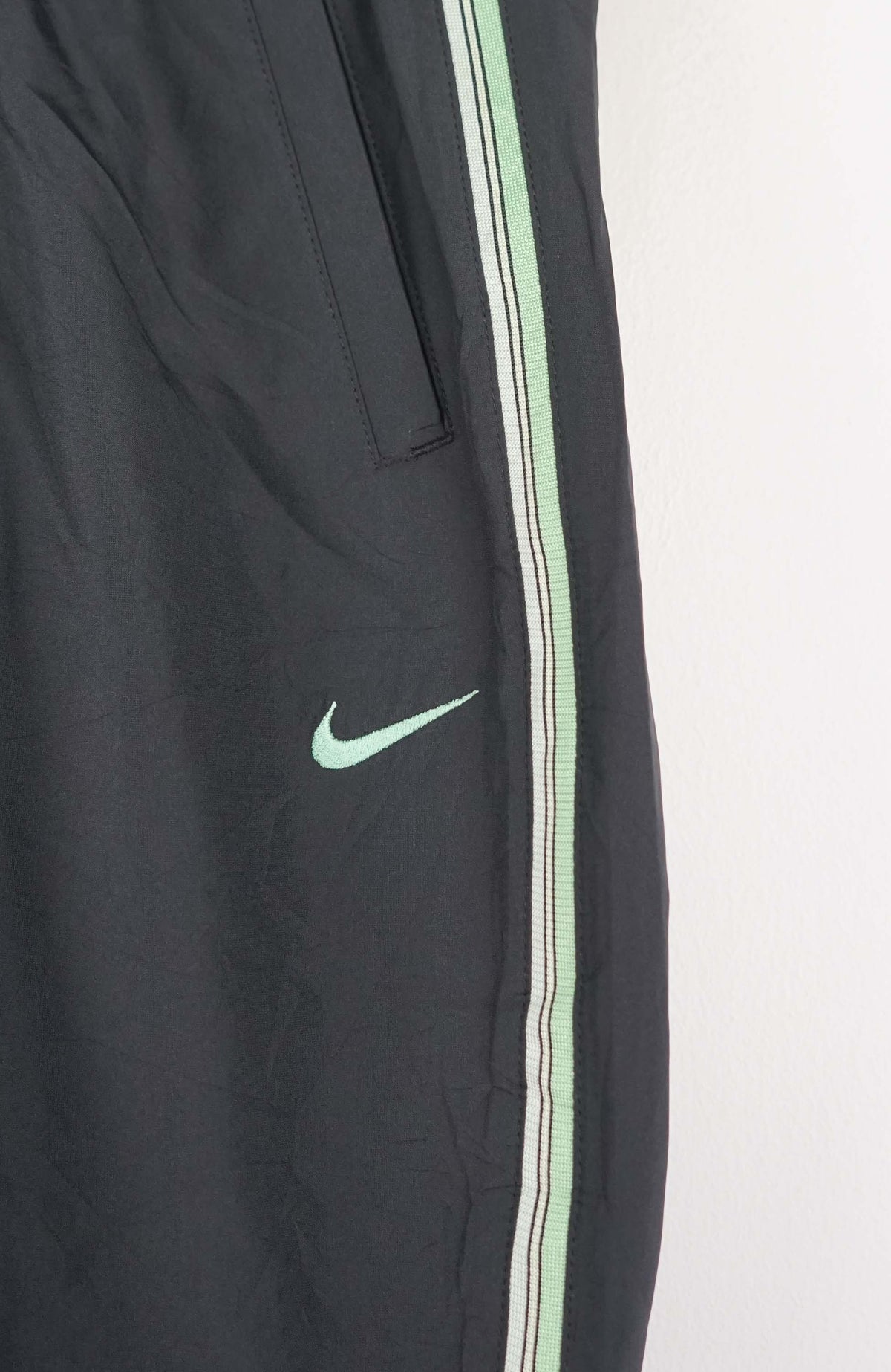VINTAGE NIKE TRACK PANTS (XS)