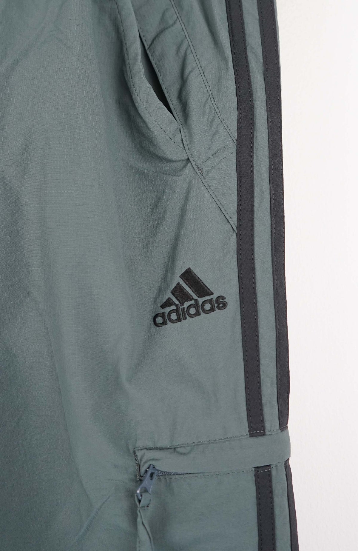 VINTAGE ADIDAS TRACK PANTS (M)