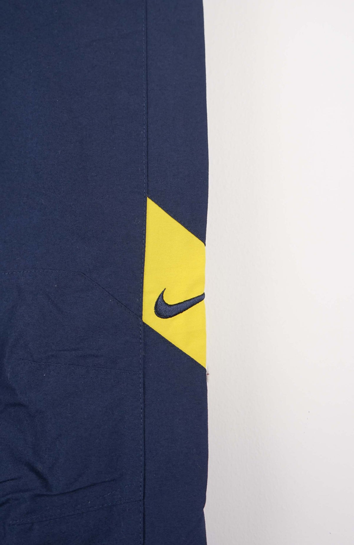 VINTAGE NIKE TRACK PANTS (S)
